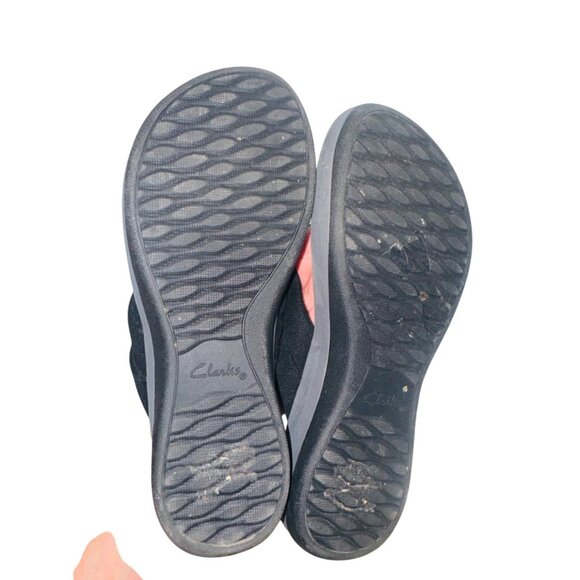 Clarks Cloudsteppers Sandals  9 Black Gray Cushioned Flip Flops Slip-On Casual - Picture 4 of 9